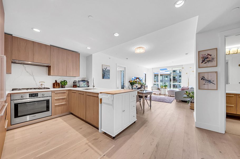 305 2707 Library Lane North Vancouver, BC - 6