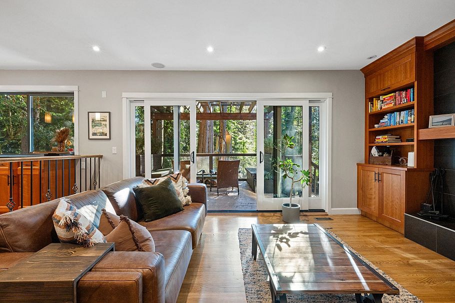 2857 Violet Street North Vancouver, BC - 14