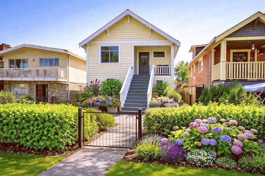 2336 E 45th Avenue Vancouver, BC - 1