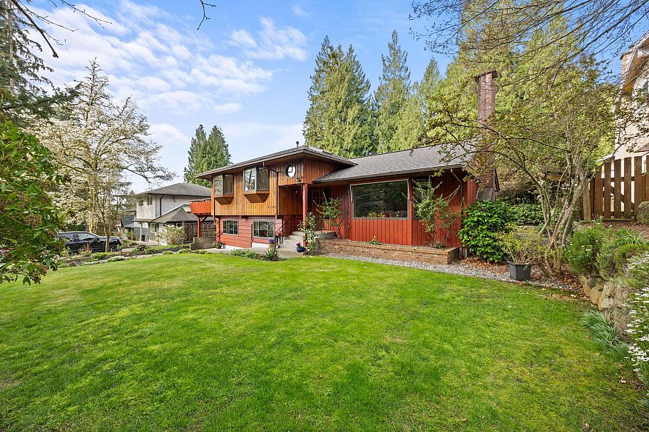 4589 Ramsay Road North Vancouver, BC - 2