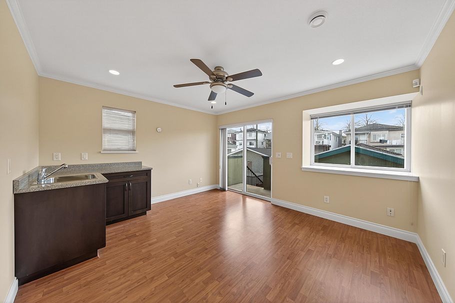 3076 E 27th Avenue Vancouver, BC - 9
