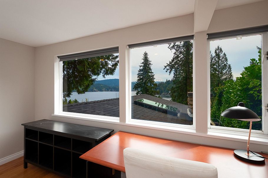 2873 Panorama Drive North Vancouver, BC - 35