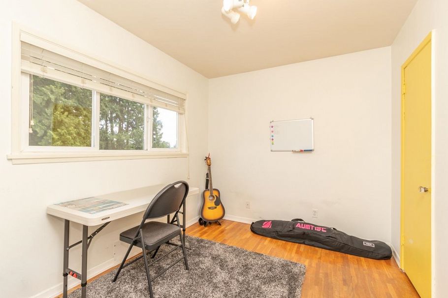 341 W 24th Street North Vancouver, BC - 19