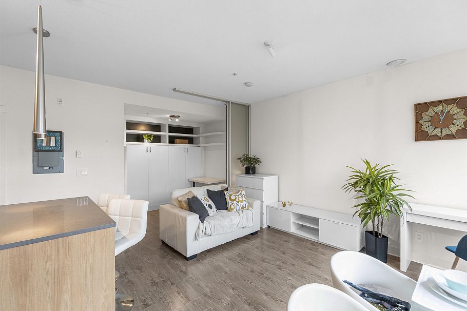 103 735 W 15th Street North Vancouver, BC - 24