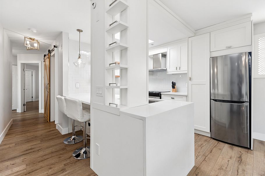 302 874 W 6th Avenue Vancouver, BC - 9