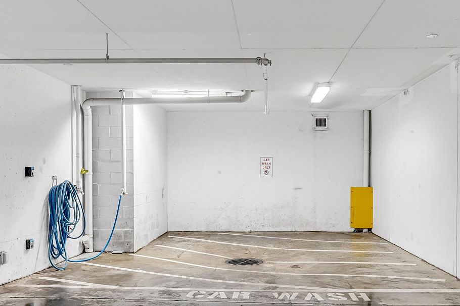 305 2707 Library Lane North Vancouver, BC - 33