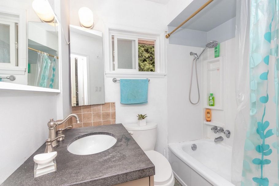 341 W 24th Street North Vancouver, BC - 16