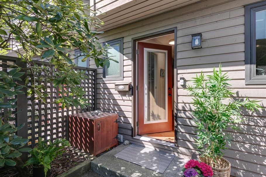 160 W 12th Street North Vancouver, BC - 30