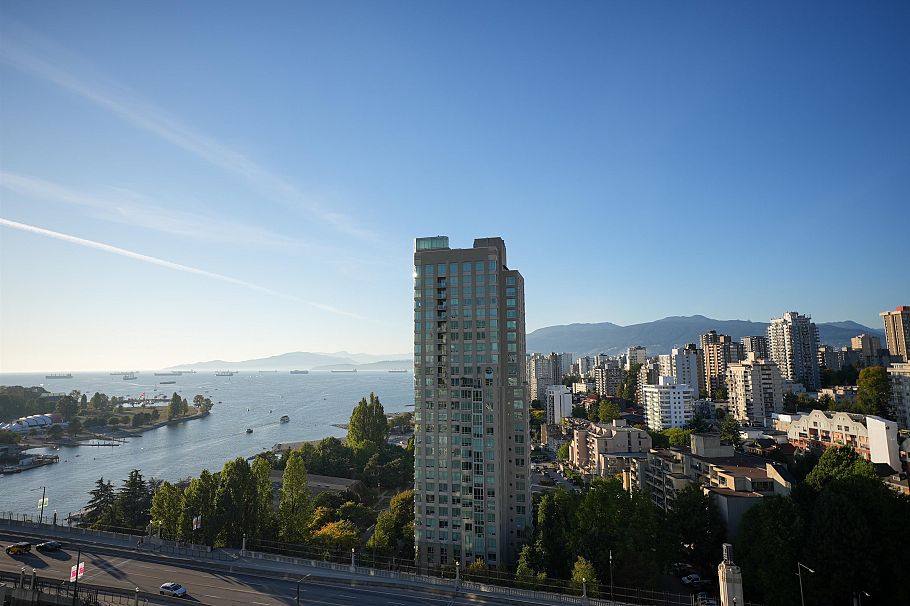 2103 907 Beach Avenue Vancouver, BC - 1