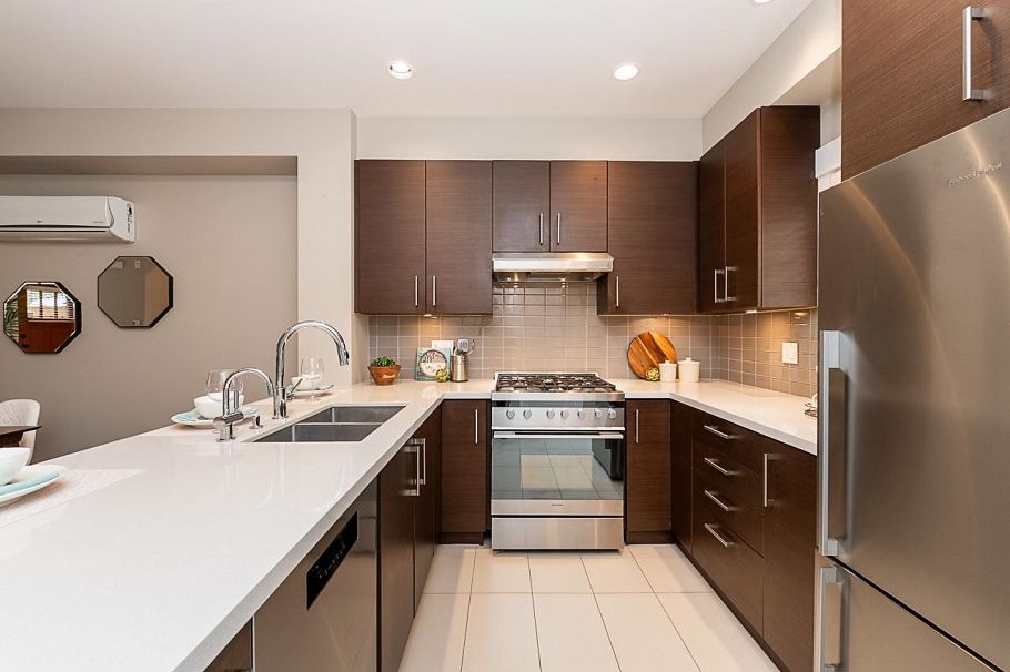 966 W 43rd Avenue Vancouver, BC - 9