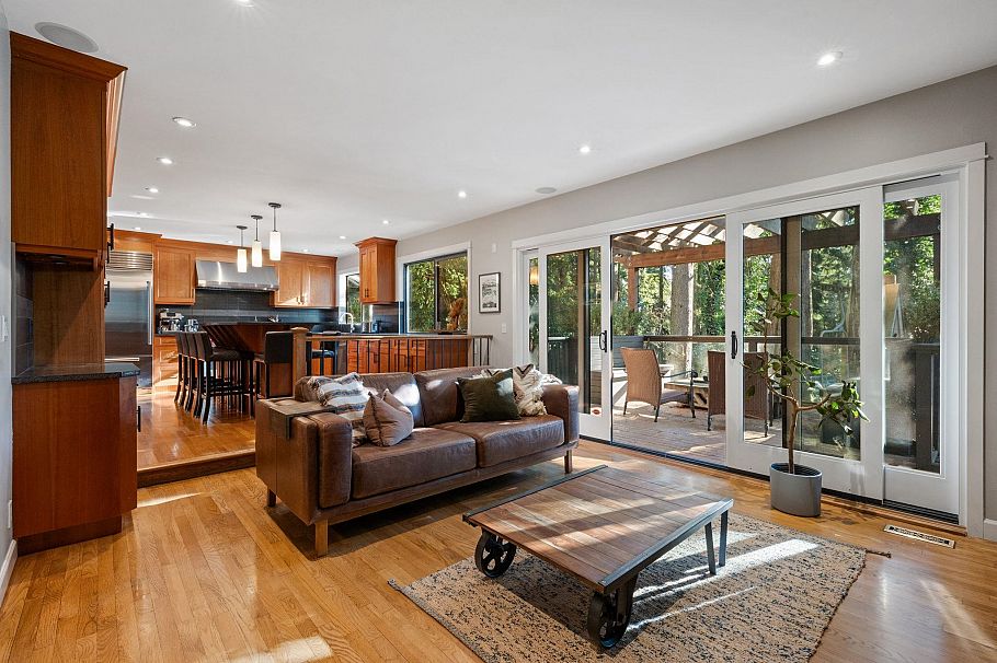 2857 Violet Street North Vancouver, BC - 12