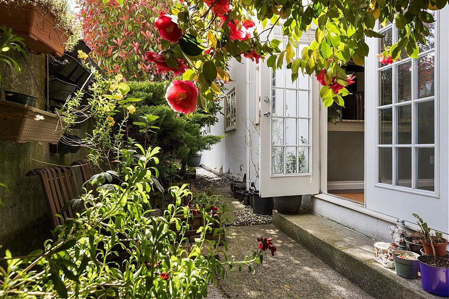 102 120 W 17th Street North Vancouver, BC - 4