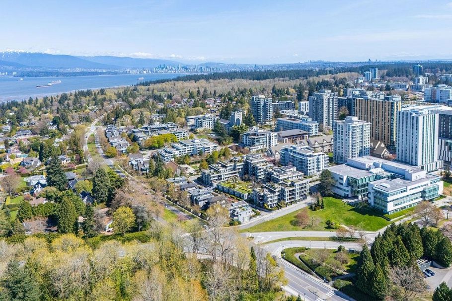 TH 16 6063 Iona Drive Vancouver, BC - 3