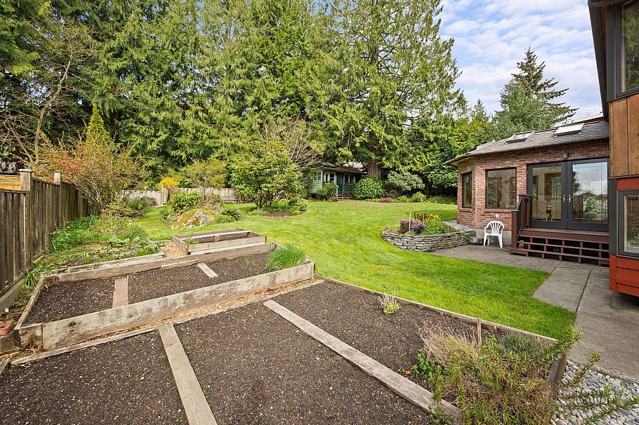 4589 Ramsay Road North Vancouver, BC - 7