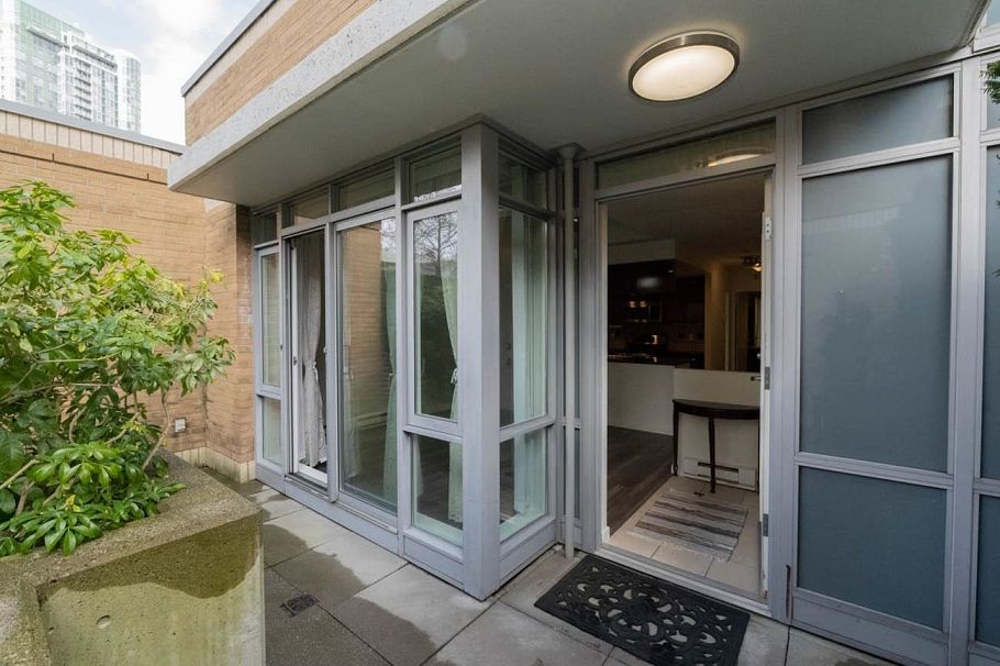 2M 1033 MARINASIDE CRESCENT, Vancouver BC V6Z 3A3 Vancouver, BC - 1