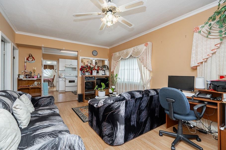 4712 Victoria Drive Vancouver, BC - 1