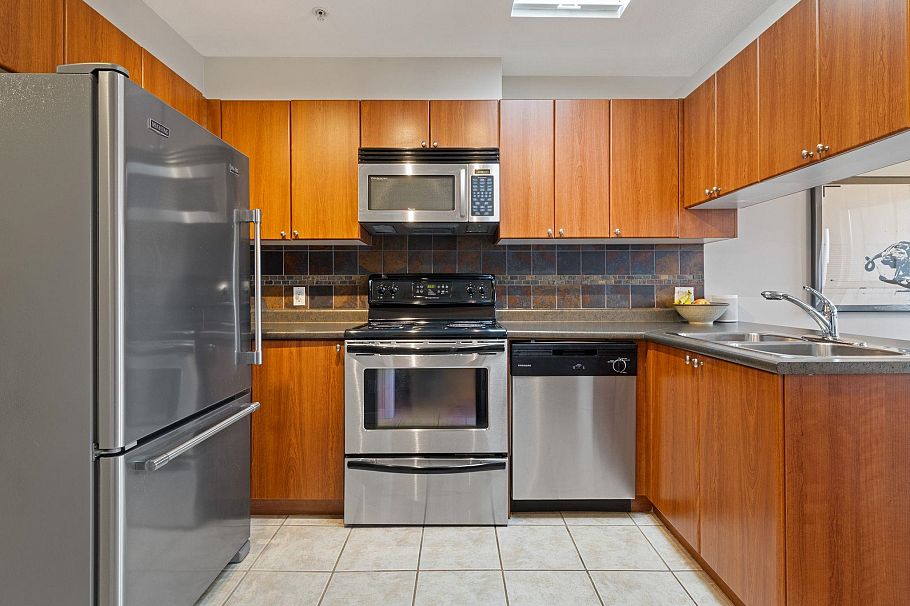 412 2891 E Hastings Street Vancouver, BC - 6