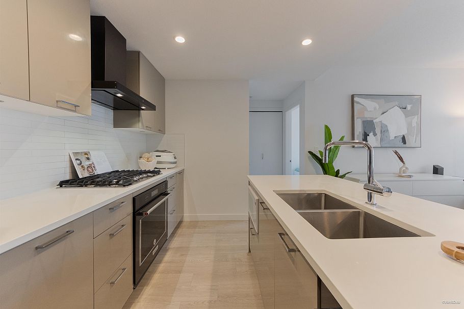 406 3581 Ross Drive Vancouver, BC - 4
