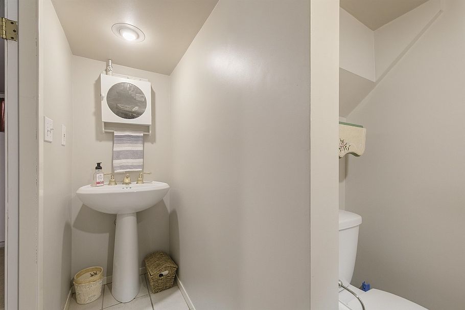 2029 Philip Avenue North Vancouver, BC - 28