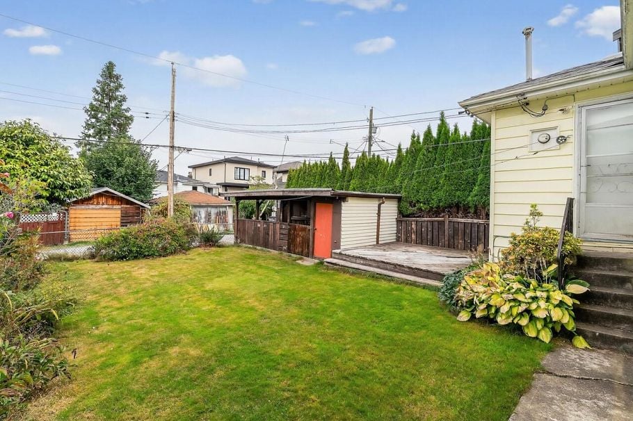 3069 E 18th Avenue Vancouver, BC - 4