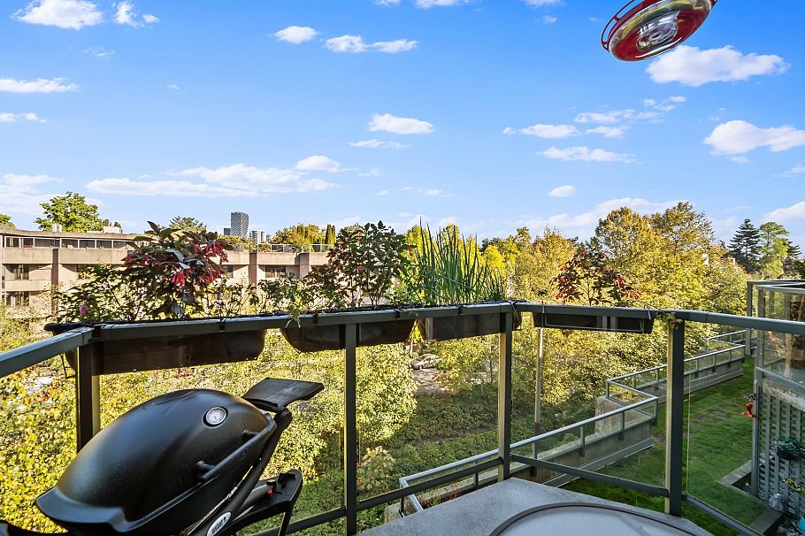 17 1345 W 4th Avenue Vancouver, BC - 17