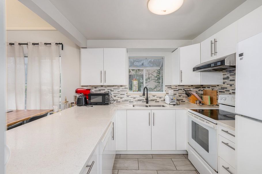 D 3439 E 43rd Avenue Vancouver, BC - 29