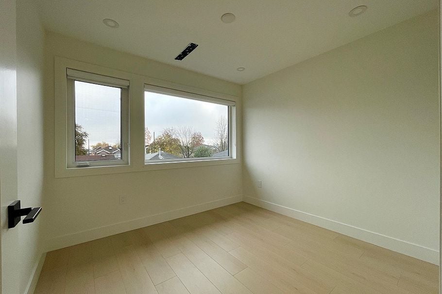 162 E 43rd Avenue Vancouver, BC - 6
