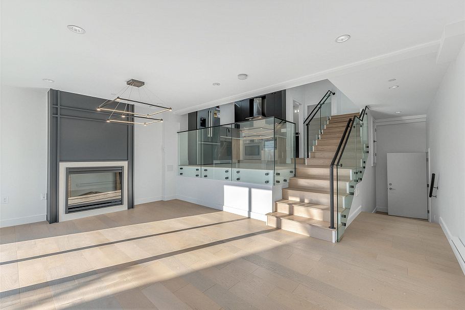 7355 Oak Street Vancouver, BC - 3