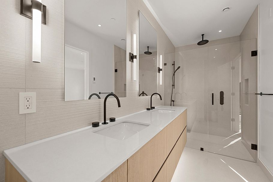 585 W 29th Avenue Vancouver, BC - 30