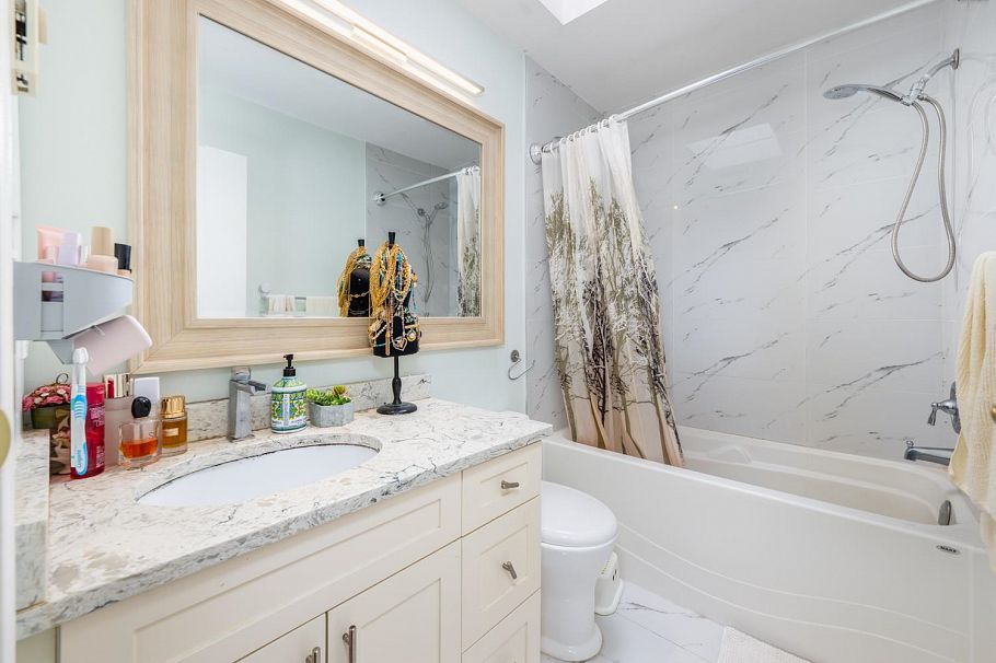 D 3439 E 43rd Avenue Vancouver, BC - 16