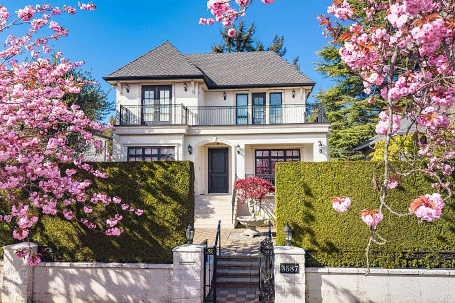 3587 W 38th Avenue Vancouver, BC - 2