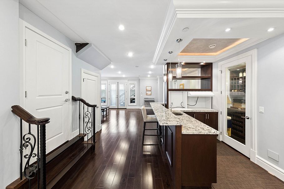 3587 W 38th Avenue Vancouver, BC - 35