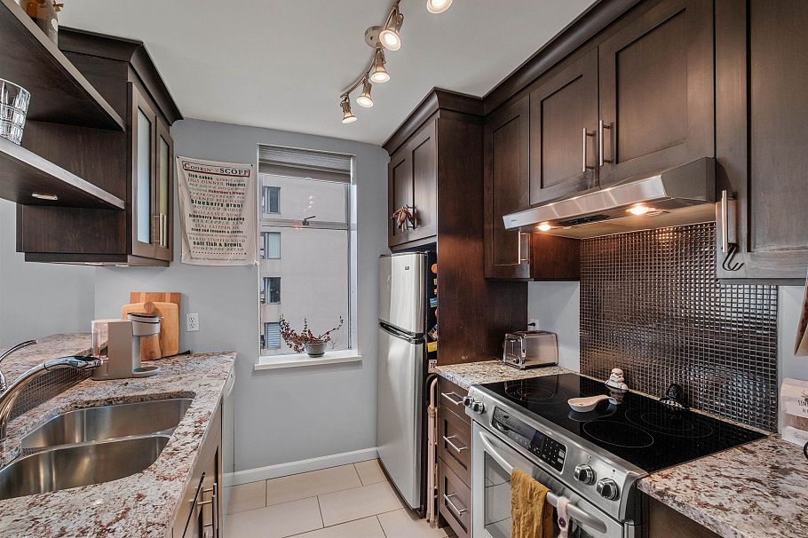 403 1436 Harwood Street Vancouver, BC - 5