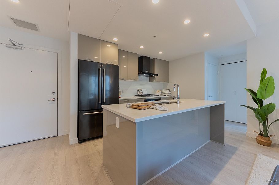 406 3581 Ross Drive Vancouver, BC - 2