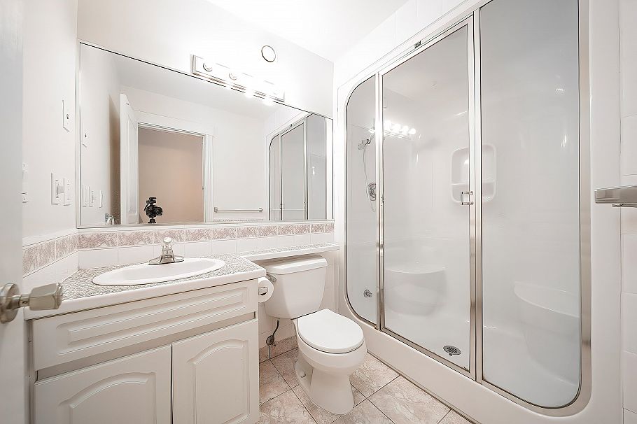 2039 W 62 Avenue Vancouver, BC - 24