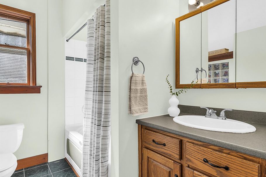 1756 E 7th Avenue Vancouver, BC - 19