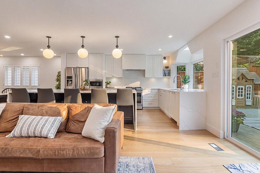 999 Canyon Boulevard North Vancouver, BC - 5