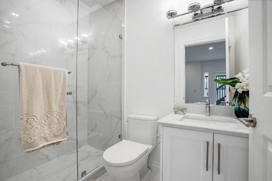 2012 W 15th Avenue Vancouver, BC - 27