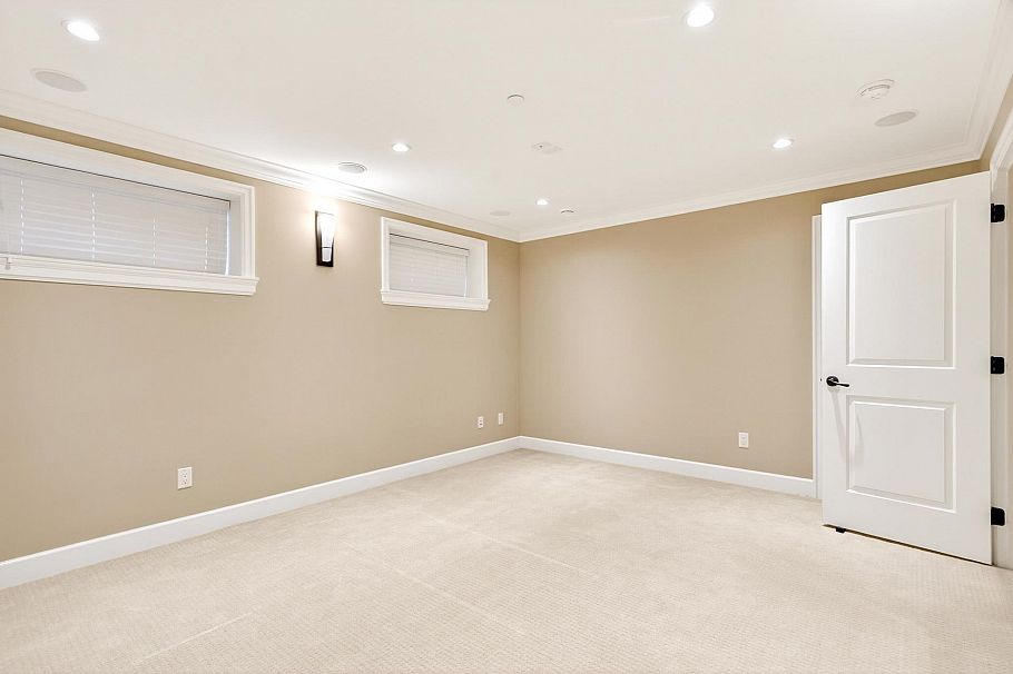 4532 W 15th Avenue Vancouver, BC - 32