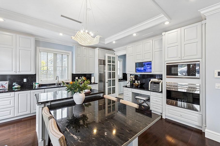 3587 W 38th Avenue Vancouver, BC - 22