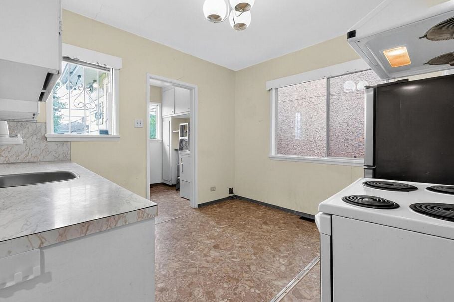 3069 E 18th Avenue Vancouver, BC - 11