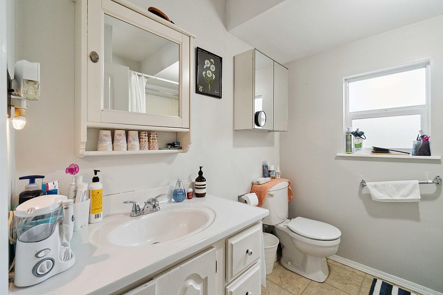 1649 Grant Street Vancouver, BC - 16