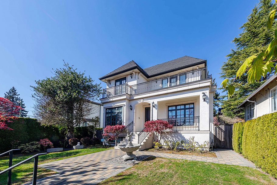 3587 W 38th Avenue Vancouver, BC - 3