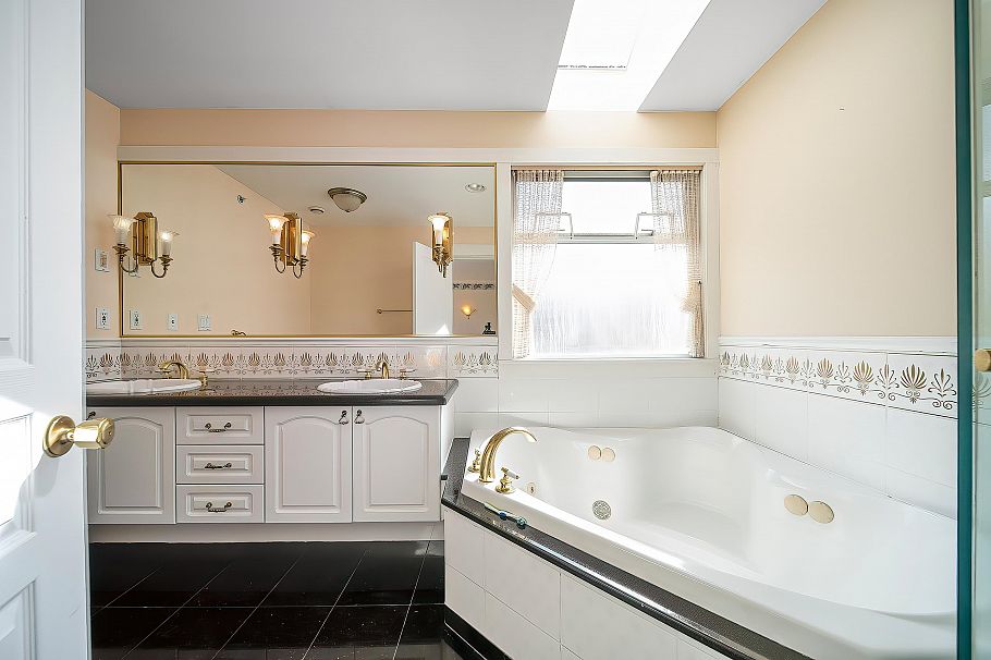 2039 W 62 Avenue Vancouver, BC - 15