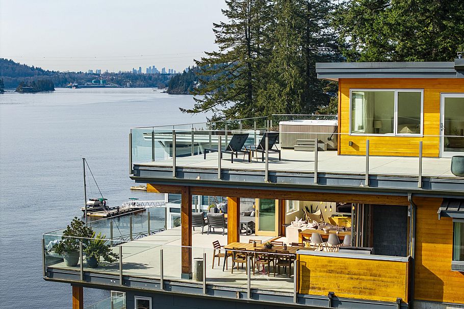 5577 INDIAN RIVER DRIVE, North Vancouver BC V7G 2T7 North Vancouver, BC - 1