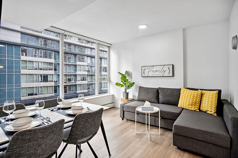 605 618 Abbott Street Vancouver, BC - 1