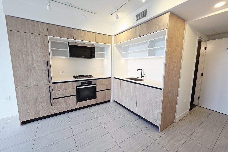 2405 5058 Joyce Street Vancouver, BC - 1