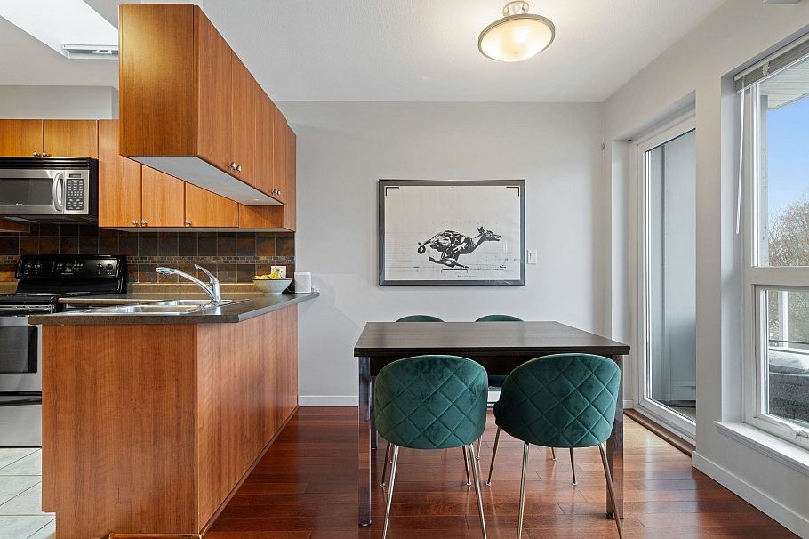 412 2891 E Hastings Street Vancouver, BC - 3