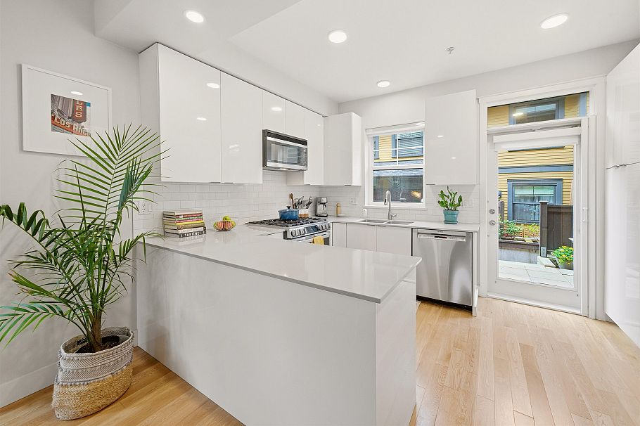 1837 Charles Street Vancouver, BC - 12