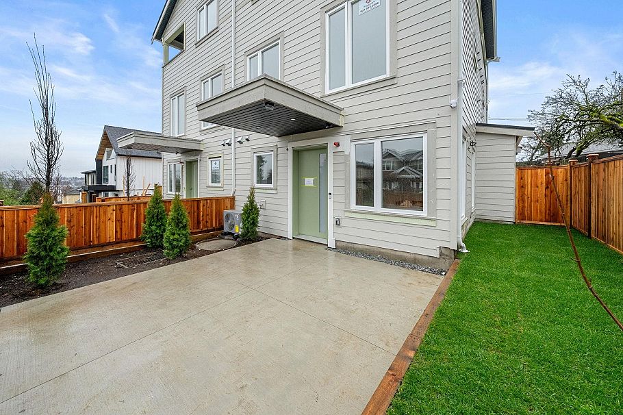 3 3581 Haida Drive Vancouver, BC - 3